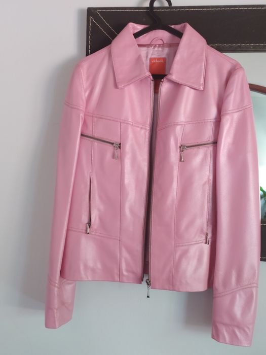 Blusão em pele genuína.