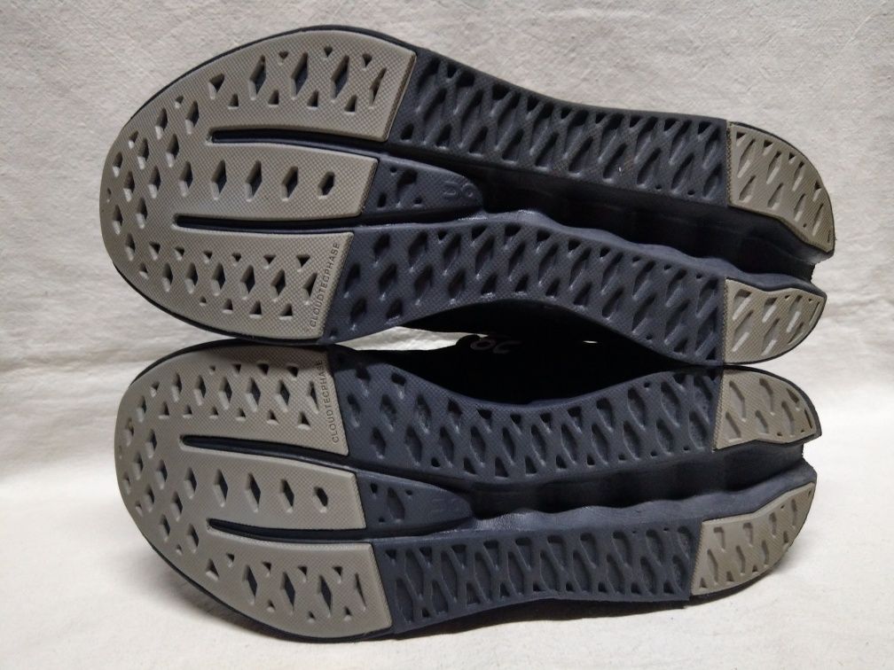 Buty Qc On Running Cloudsurfer 7 rozm. 39