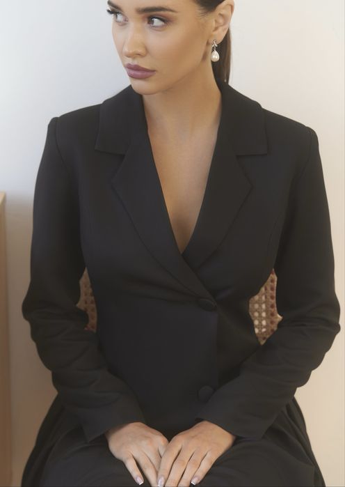 Плаття-піджак чорного кольору