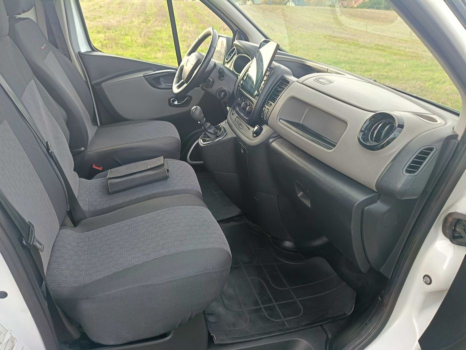 Renault Trafic Long 2016 rok 1.6 dCi 3 osobowy zdrowy zarejstrowany