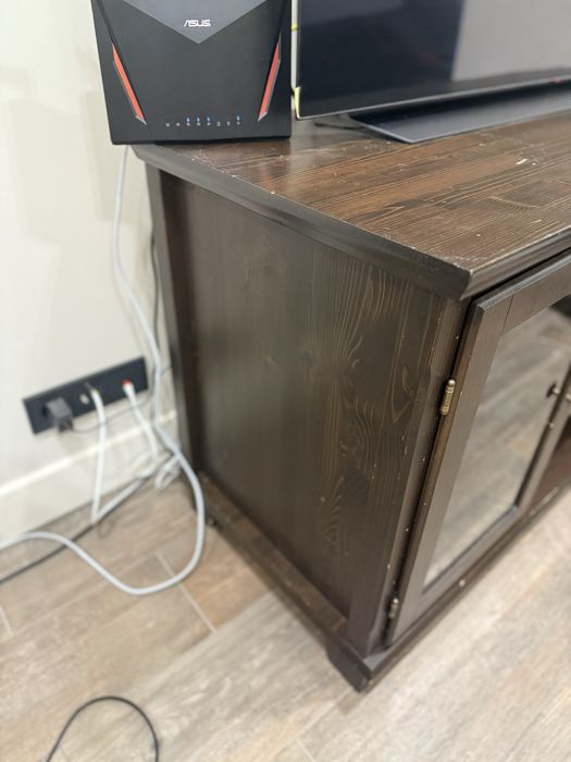 Szafka RTV z litego drewan - 139 cm szerokości - przeszklone drzwi