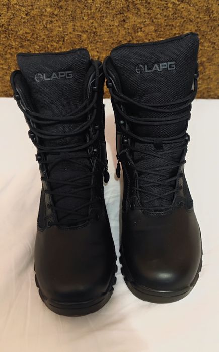 Берцы тактические, лёгкие.