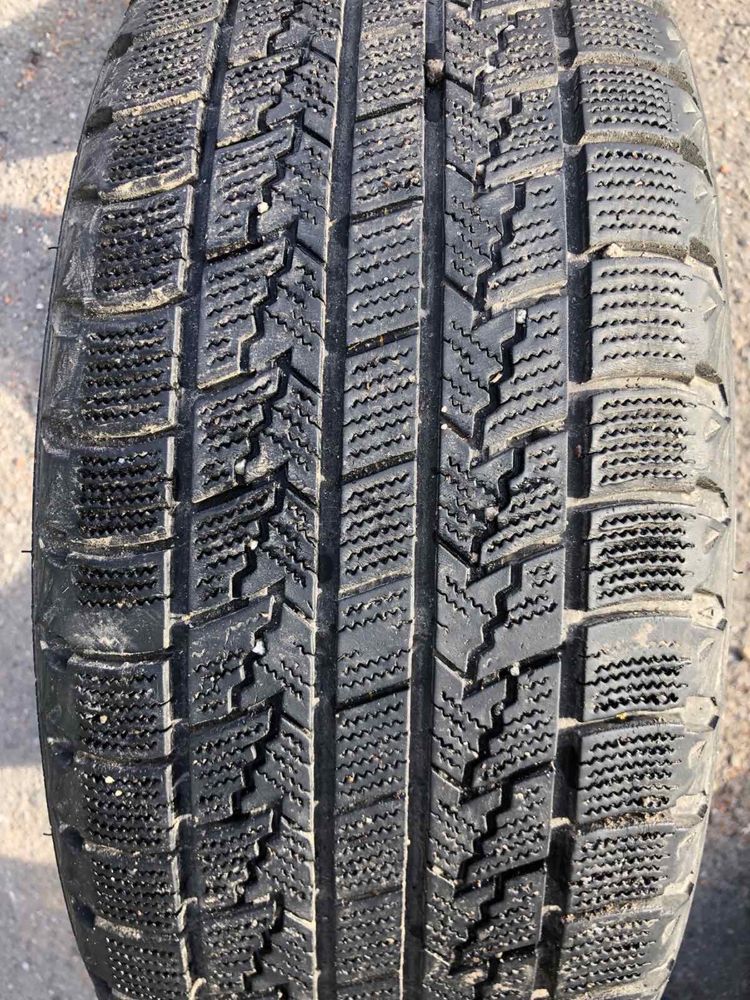 Зимова резина Nexen 215/55 R16