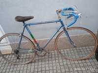 Bicicletas antigas e em bom estado