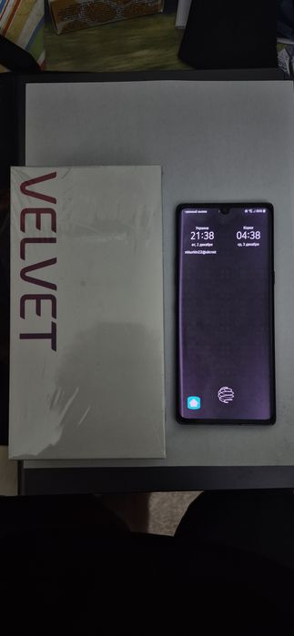 Телефон LG Velvet
