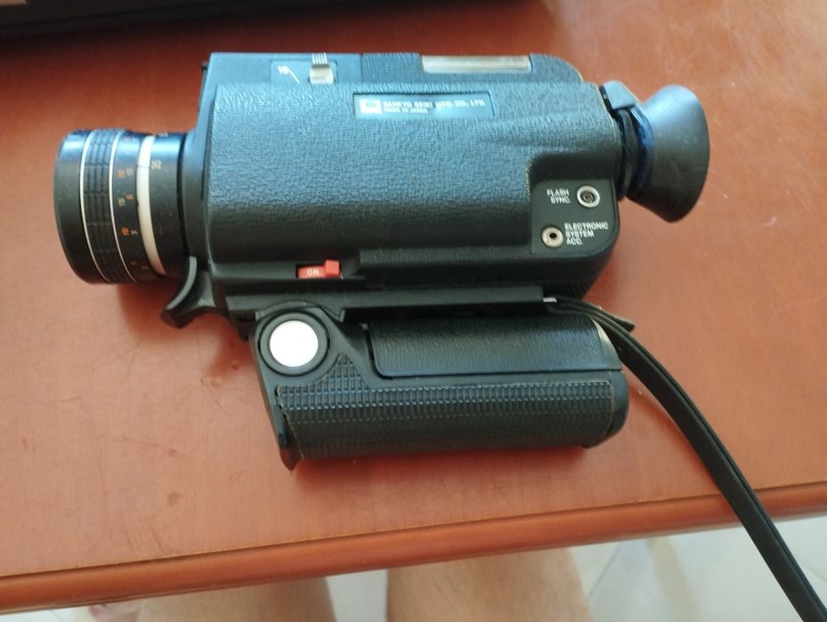 Câmara de filmar antiga em bom estado