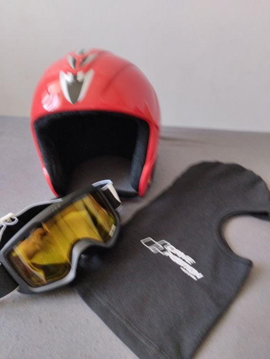 Kask z googlami i kominiarką