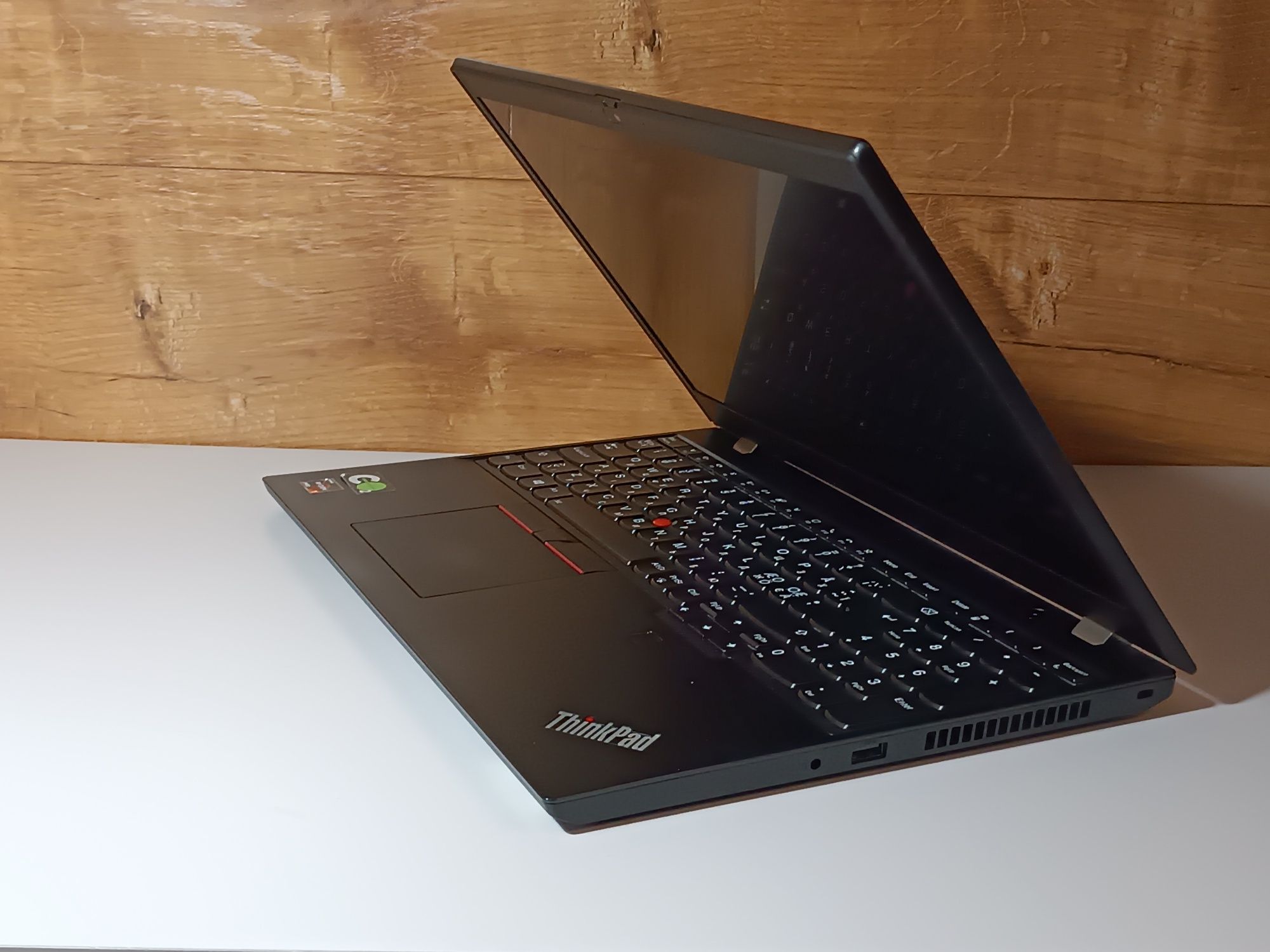 Потужний ноутбук для iT/ 15.6" FHD ips sensor/8 ядер/32 ОЗП/512 SSD