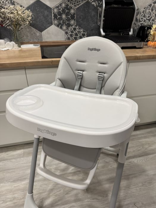 Стільчик для годування сірий Perego prima pappa follow me