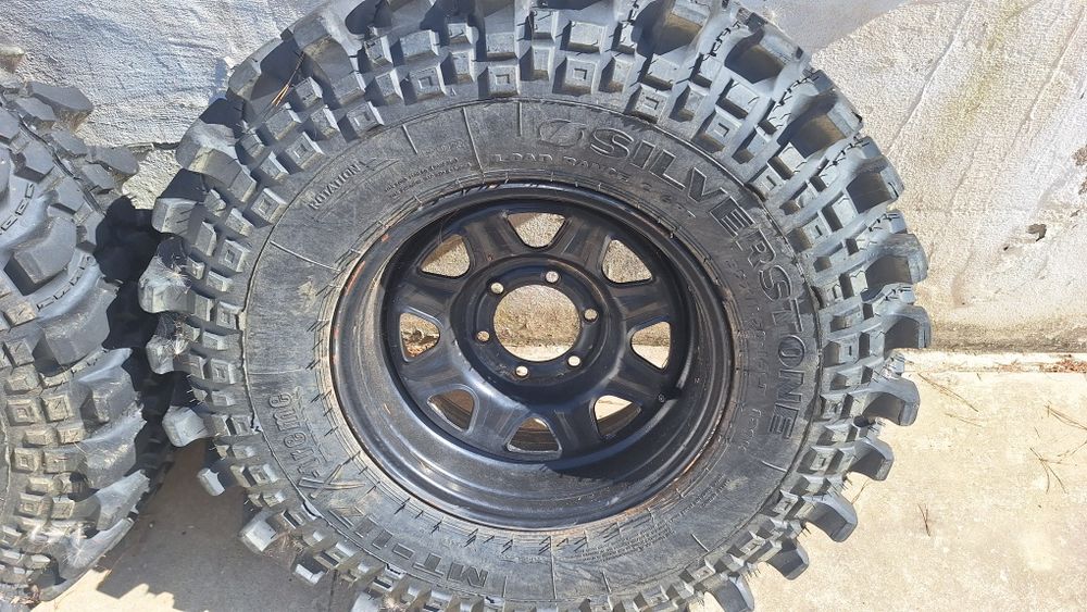 Pneus 35 11,5 R16 silverstone MT117 extreme com jantes 6x139.7