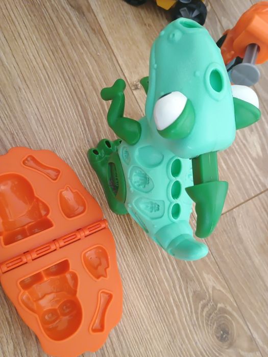 Zestaw do ciastoliny wywrotka betoniarka dinozaur Spiderman