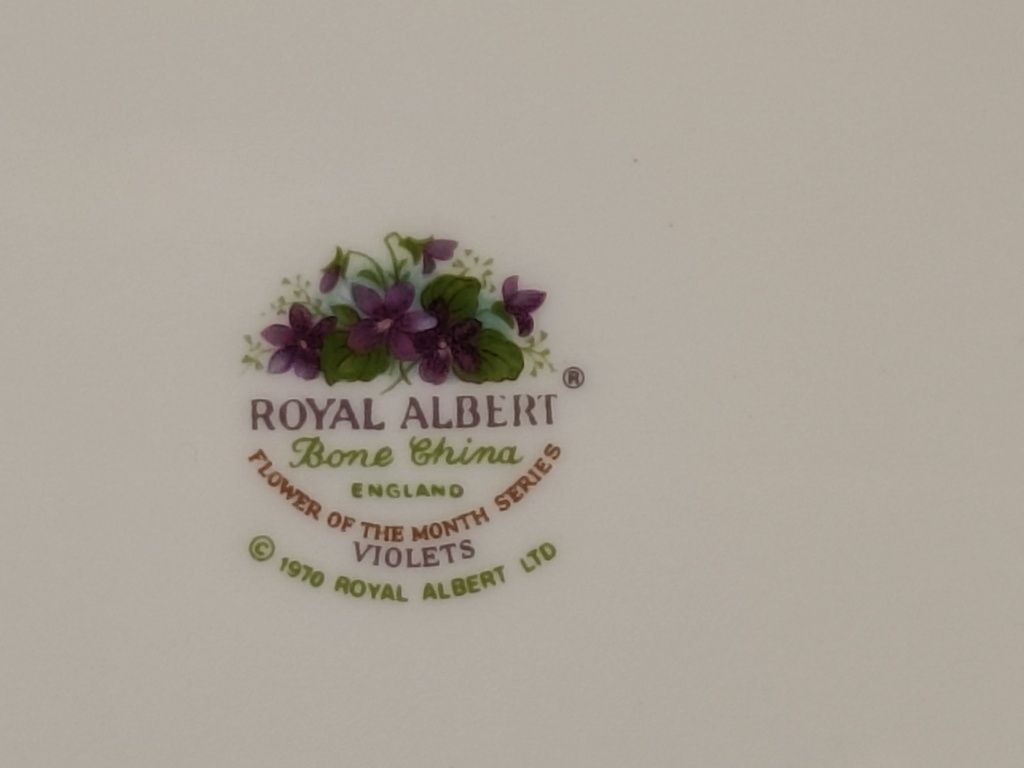 Royal Albert. Febuary.Kwiaty miesiąca. Luty. Fiołki.