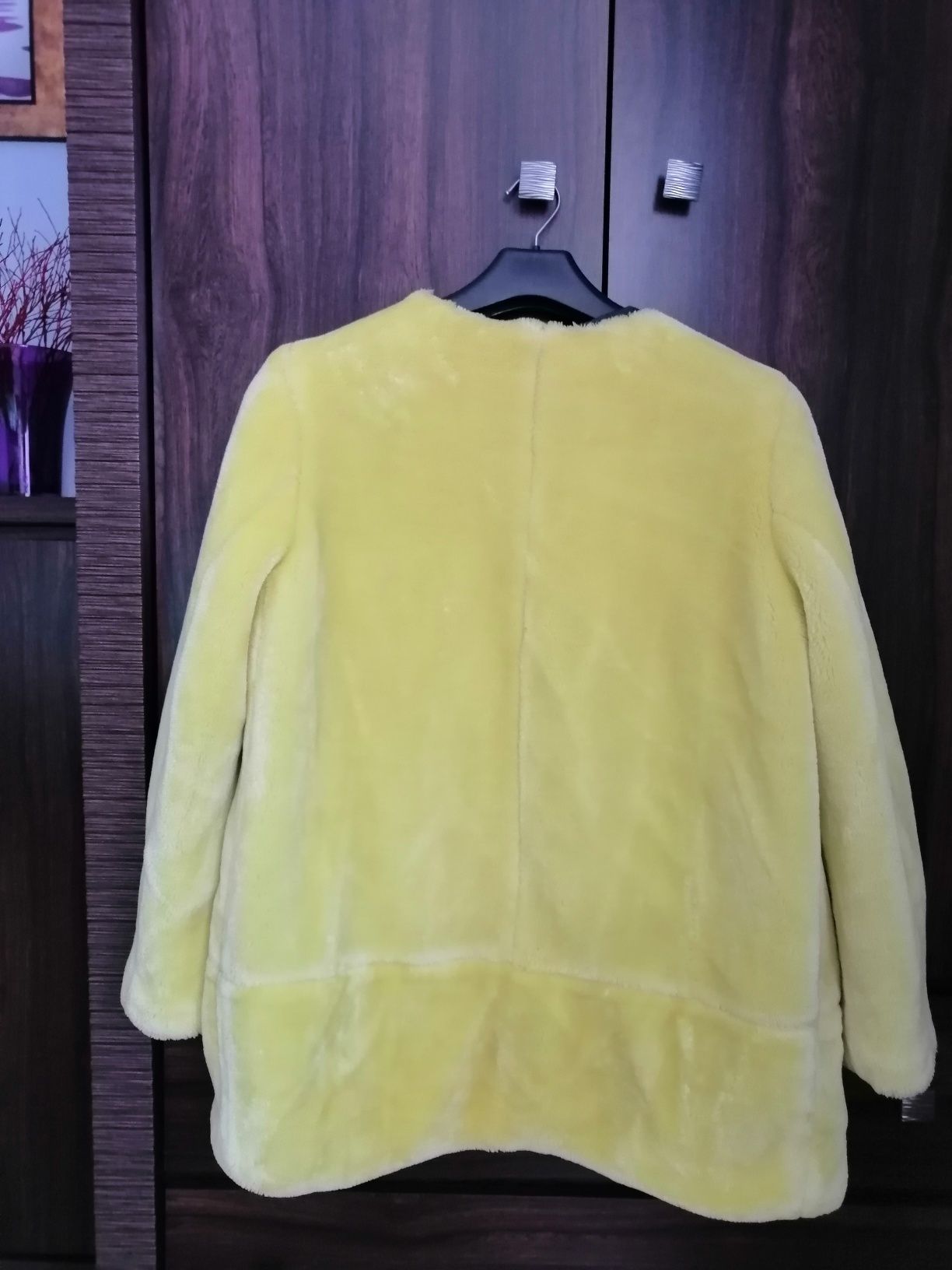Żółte sztuczne pudełkowe futerko Zara XL