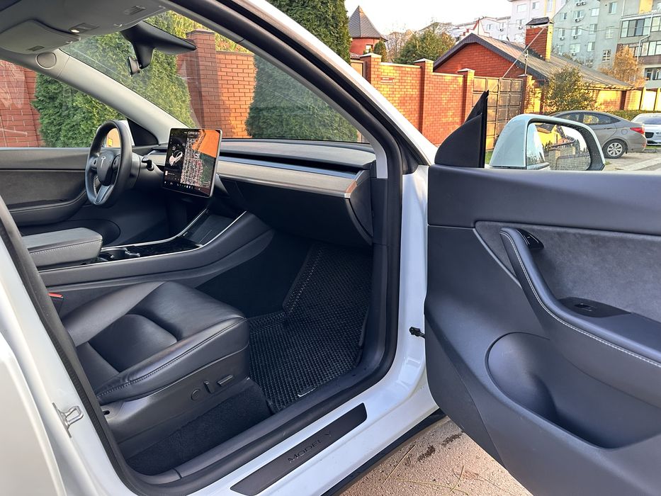 Tesla Model Y LONG RENG DUAL MOTOR Можливий обмін!