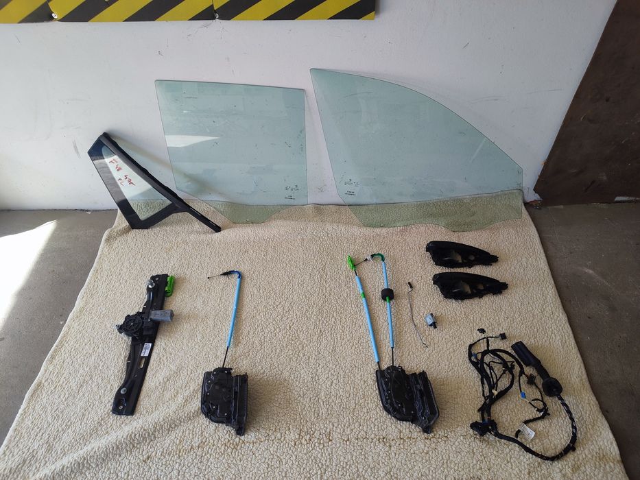 Szyba prawa BMW X1 F48