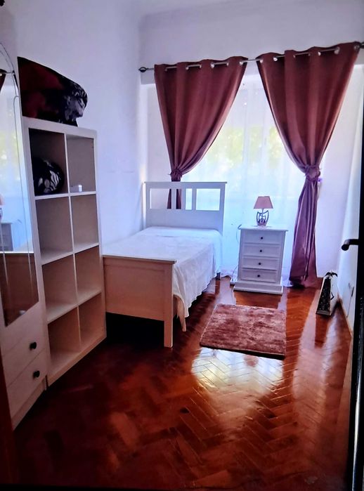 Quarto para arrendar em sacavem