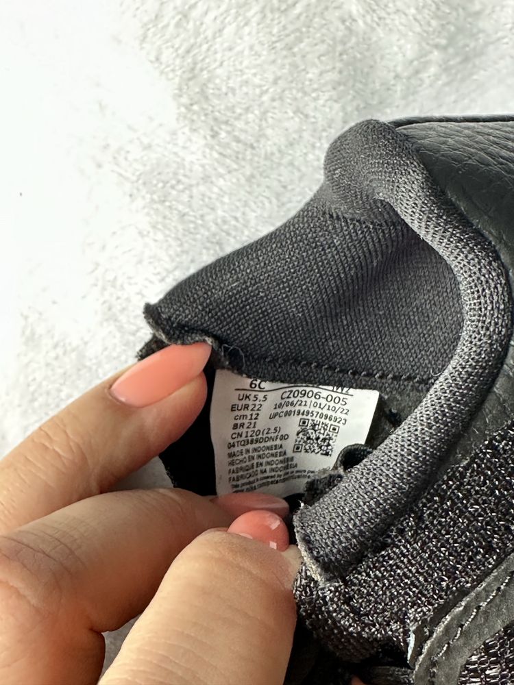 Кросівки дитячі Jordan 11 CMFT Low Bred (TD) CZ0906-005 US6c