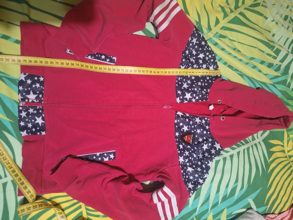 Кофта спортивна на дівчинку.