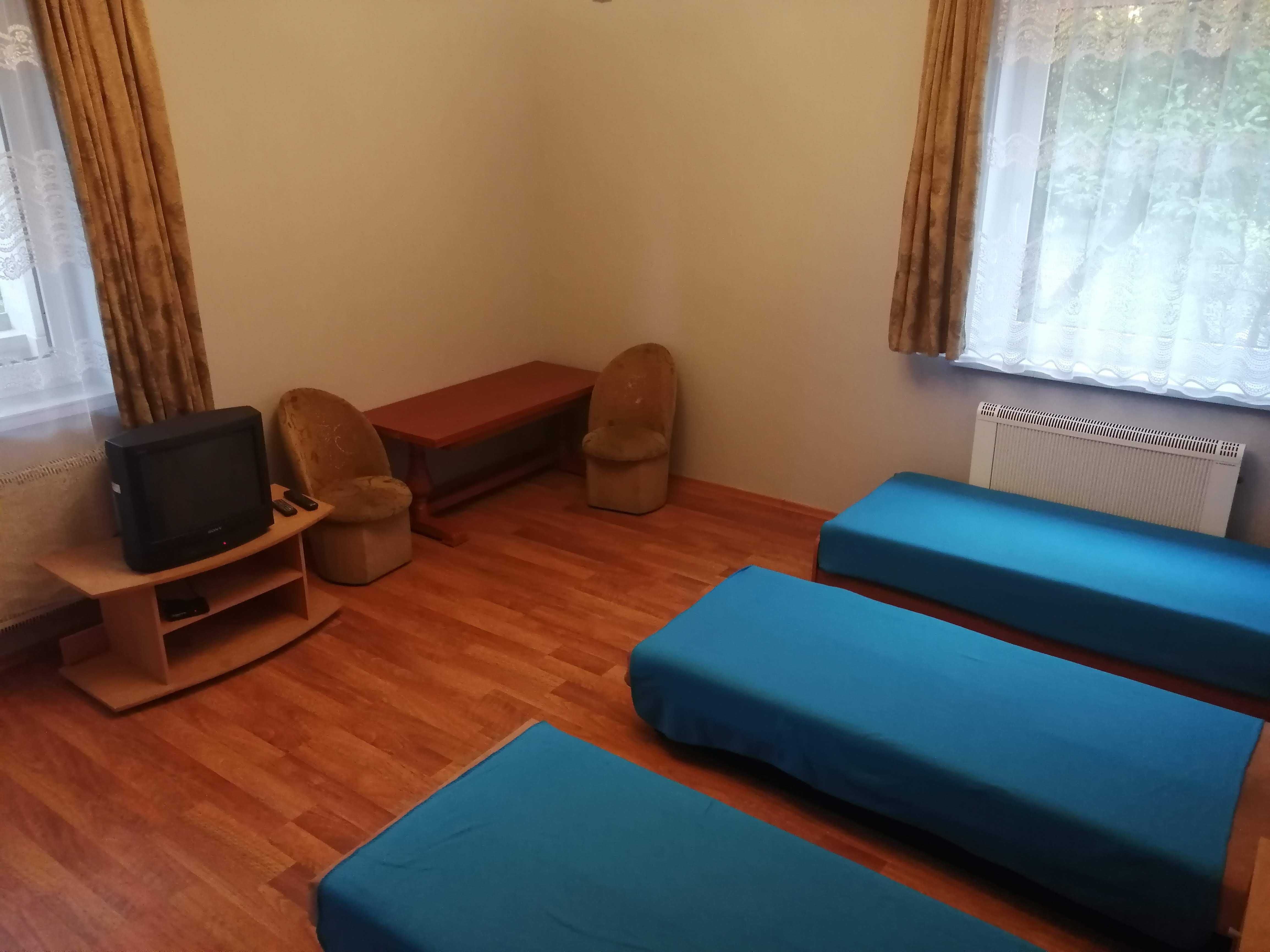 Dla pracowników, 450 zł.  od osoby + media dla 12 os. Wrocław Krzyki.