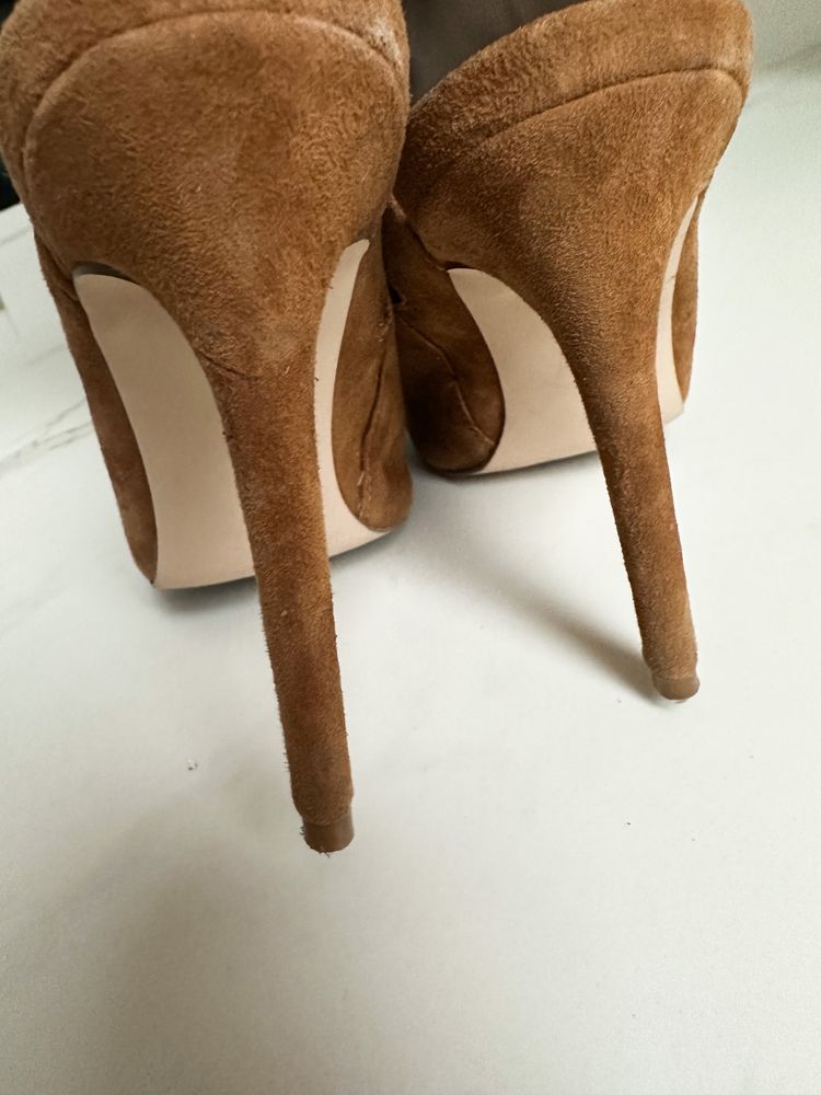Brązowe zamszowe botki wiązane Steve Madden rozmiar 37