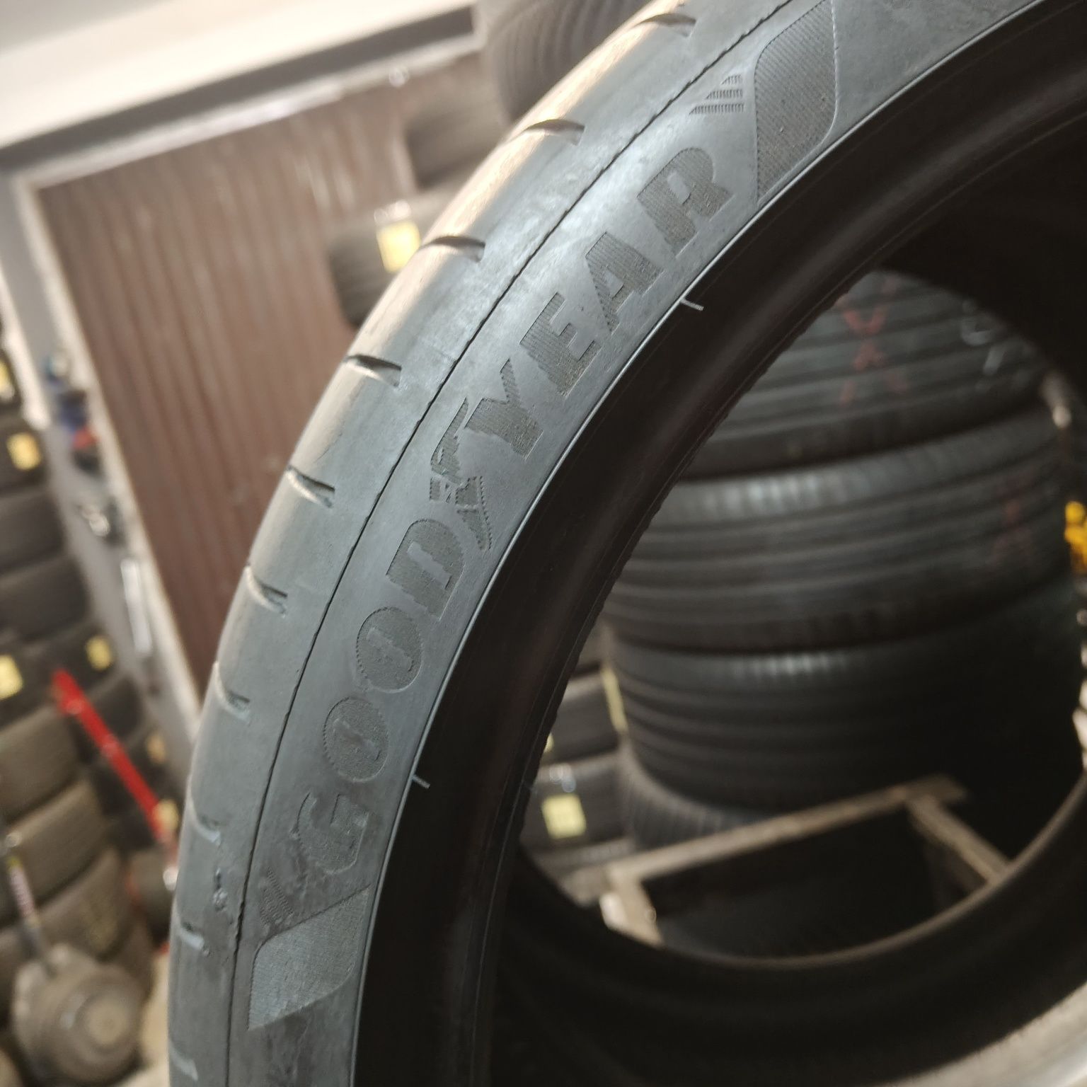 235/35/19 XL Sprzedam parę opon letnich Goodyear