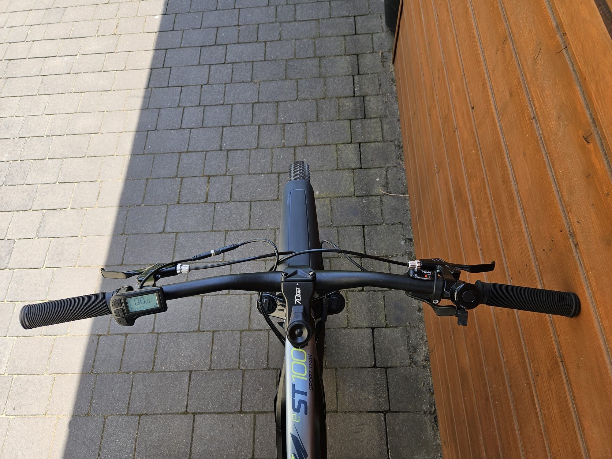 Rower elektryczny Rockrider E-ST100