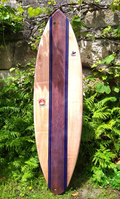 Prancha de surf de madeira