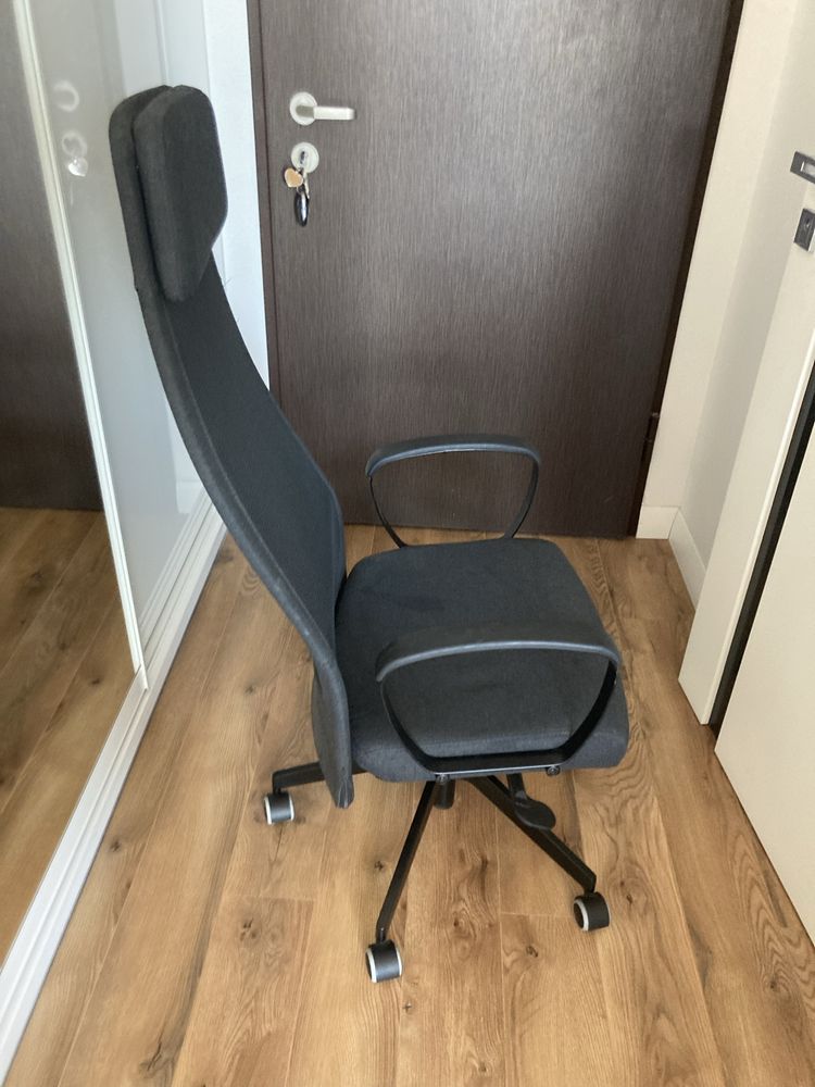 Krzesło biurowe IKEA MARKUS obrotowe, ciemny szary