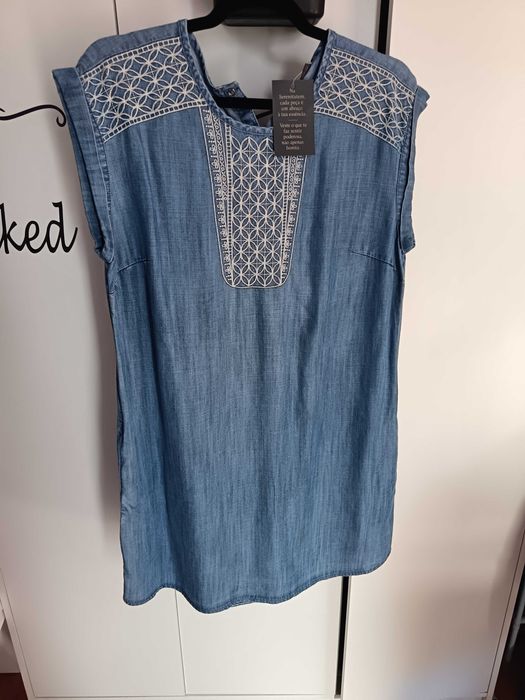 Vários vestidos para venda