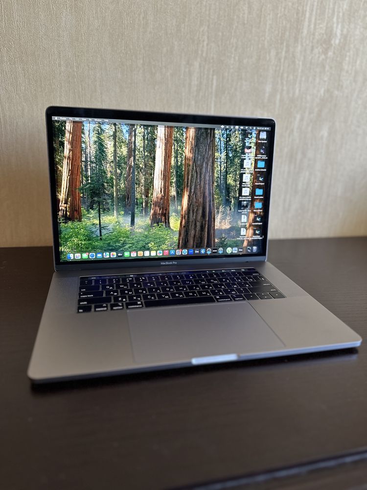 MacBook Pro 15/i7/16/555X