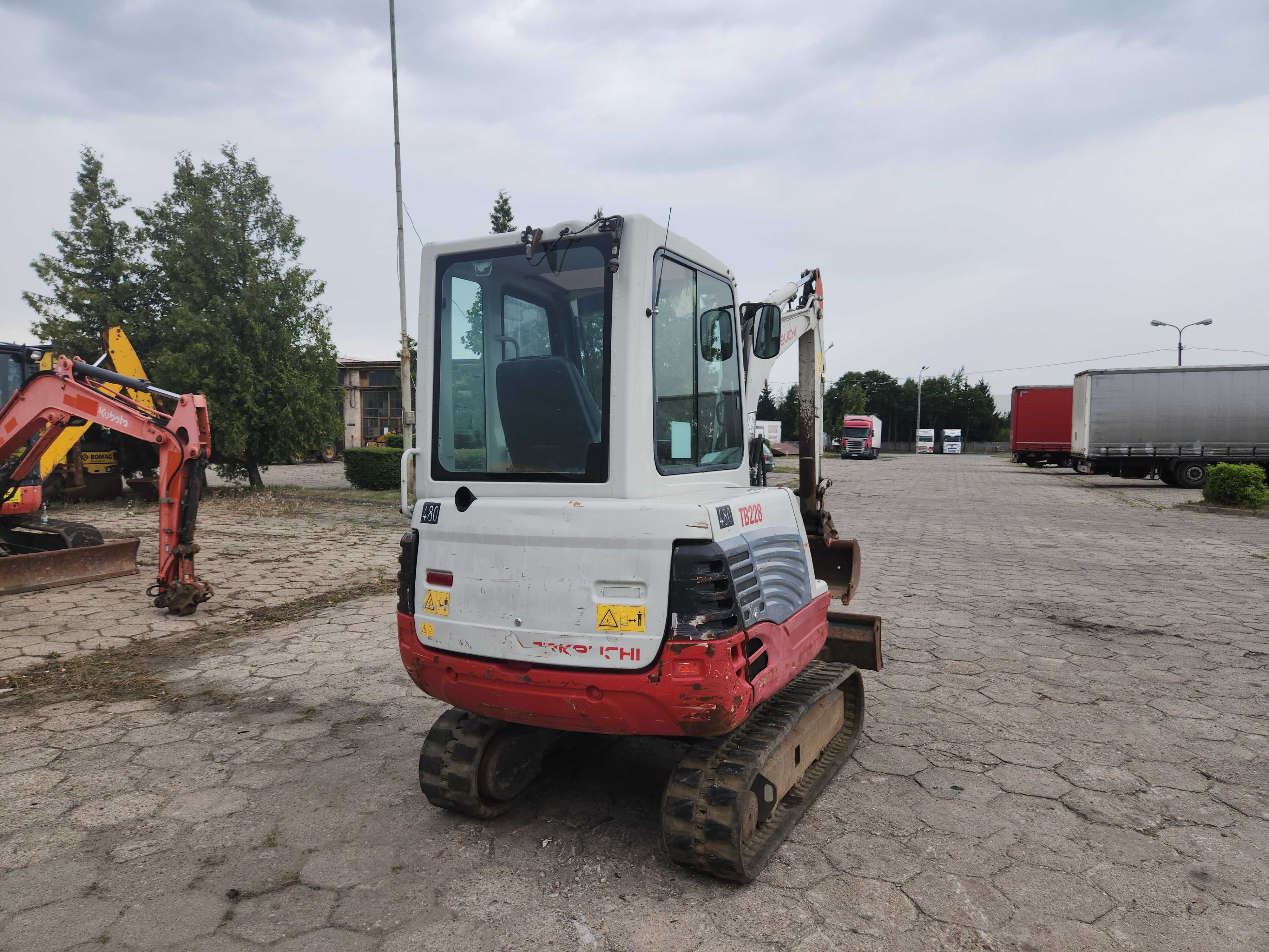 minikoparka mini koparka takeuchi bobcat jcb kubota