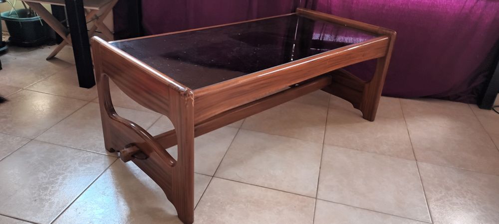 Mesa de Centro com tampo em vidro