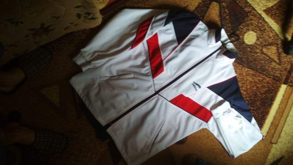 Женский спортивный костюм