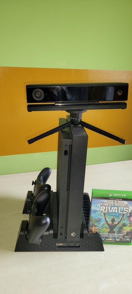 Xbox one x 1tb 2 pady kinetc + gra Kinect sport  rivals