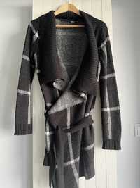 Sweter ciepły kardigan wiązany w kratę