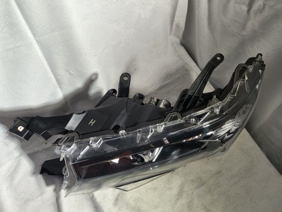 Lampa lewa FULL LED Toyota Land Cruiser Europa przód