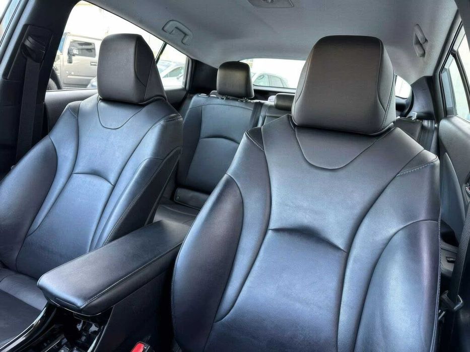 Toyota Prius Four Touring      2018