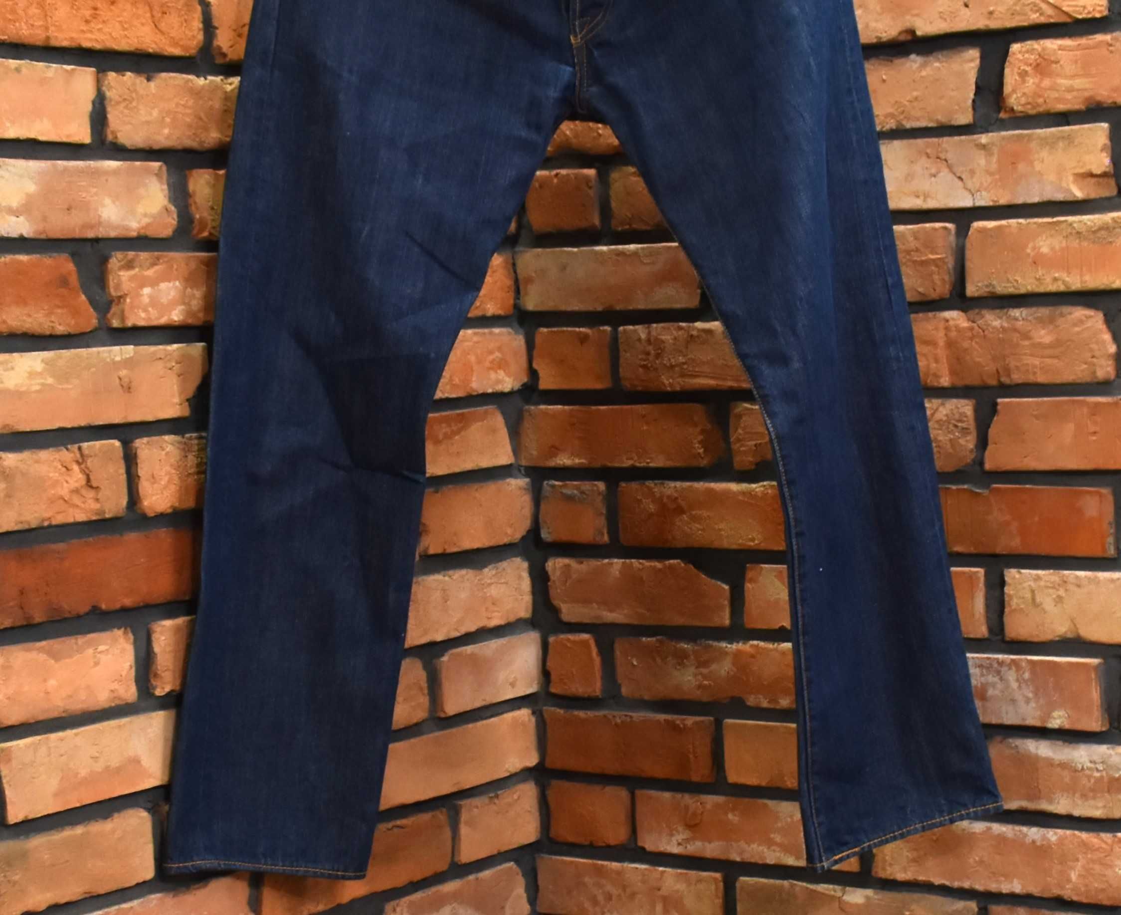 Levi's 501 granatowe klasyczne spodnie jeansy jak nowe W34 L30