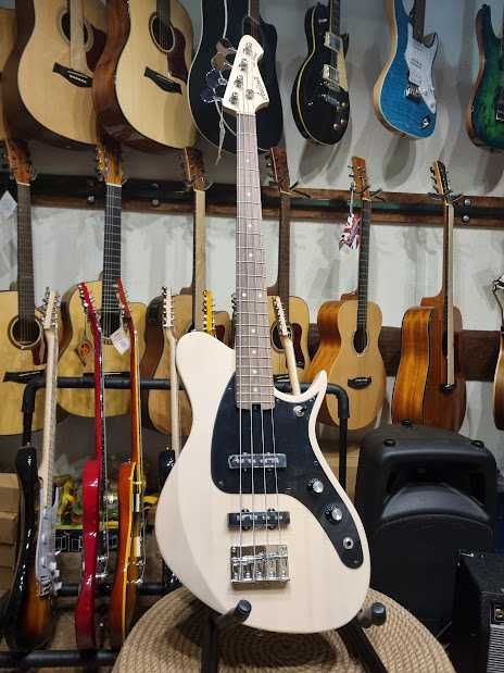Aria Jet B  SVW gitara basowa 4str. ARIA Pro-II Jet-B SVW