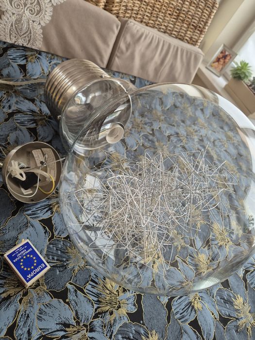 Duża lampa żarówka wisząca