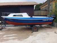 Barco cabinado de recreio