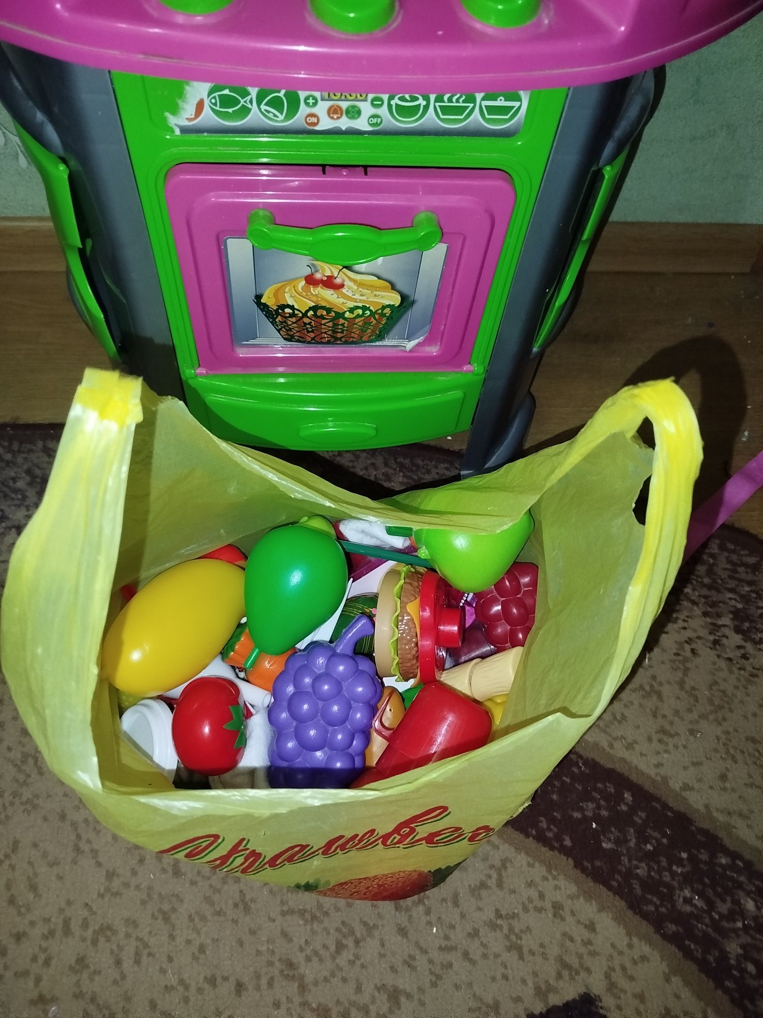 Дитяча іграшкова кухня +посуд,продукти.