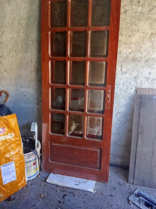 Portas de madeira com vidros