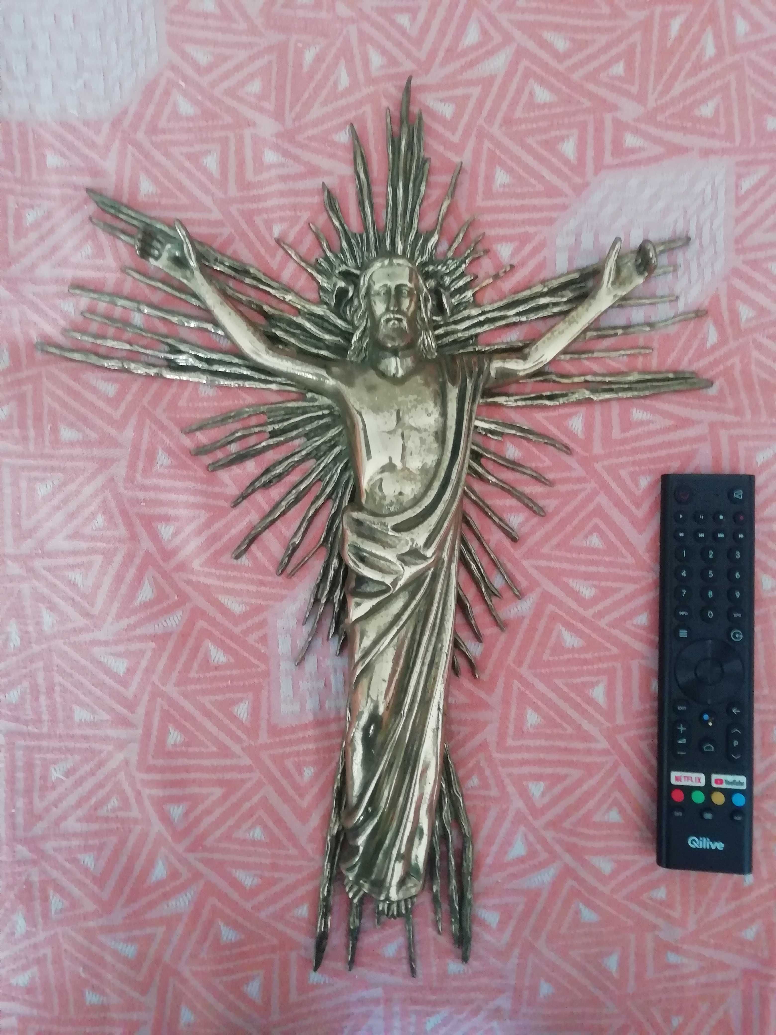 Cruz em latao de Jesus Cristo.