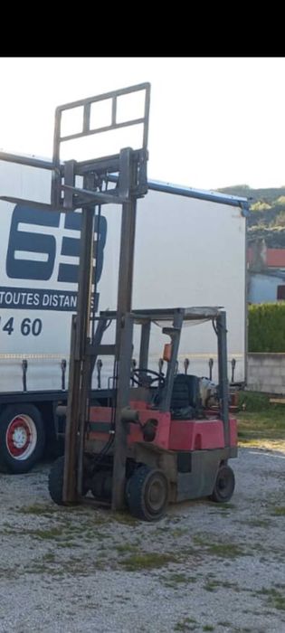 Empilhador nissan gás