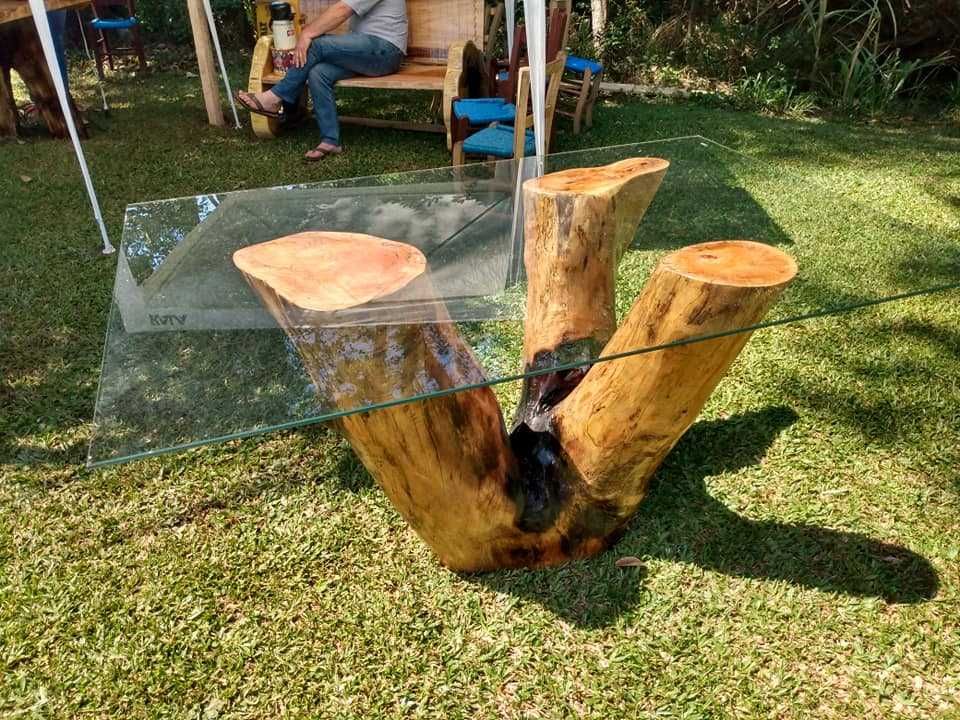 Mesa em tronco de árvore