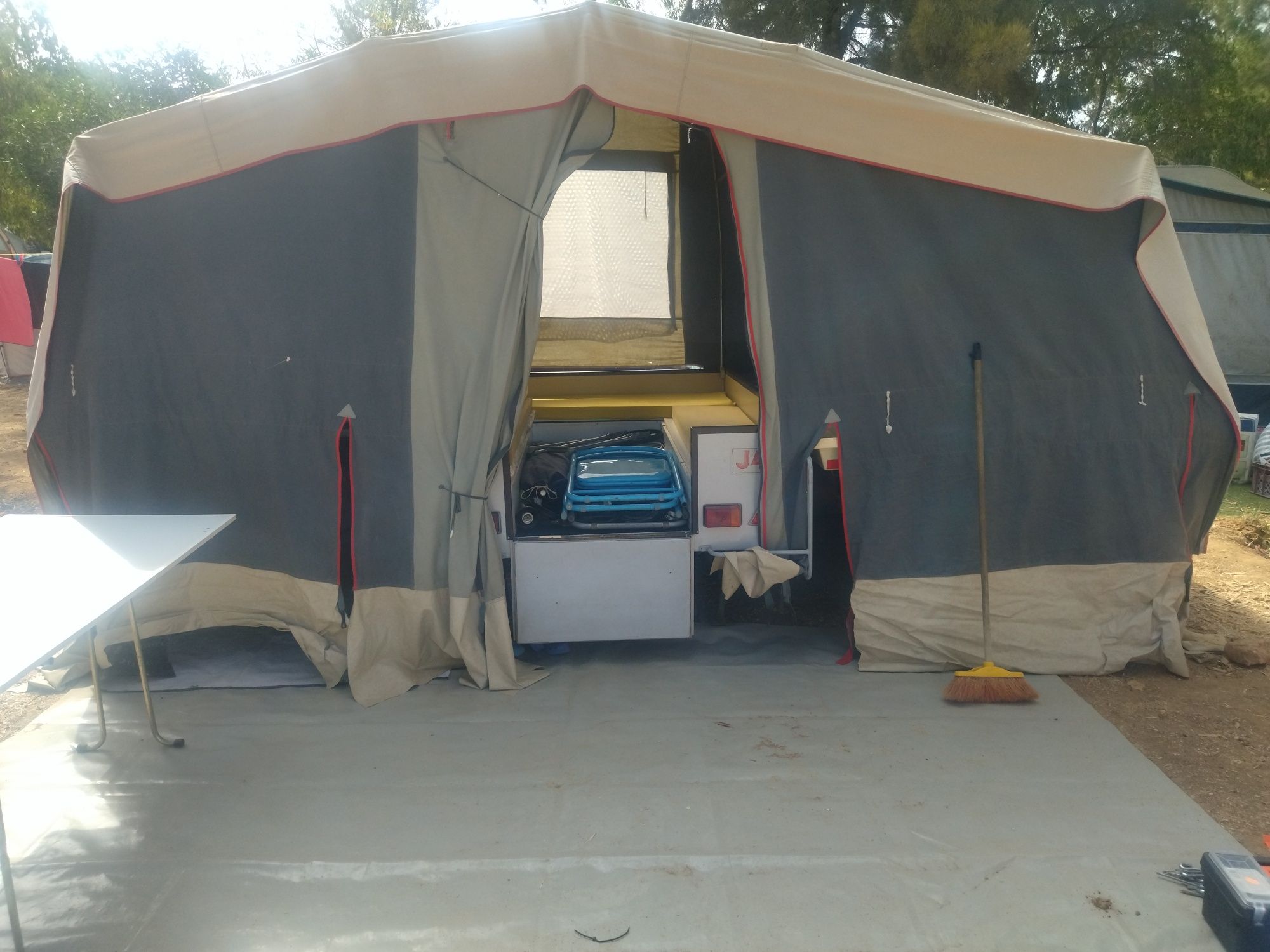 Atrelado tenda j4