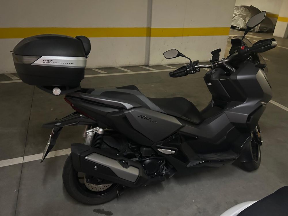 Honda AVD 350 com top case