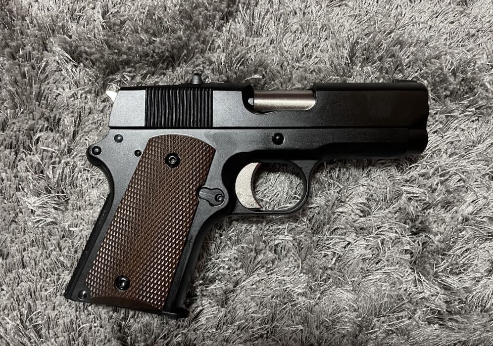 Vendo airsoft pouco usada