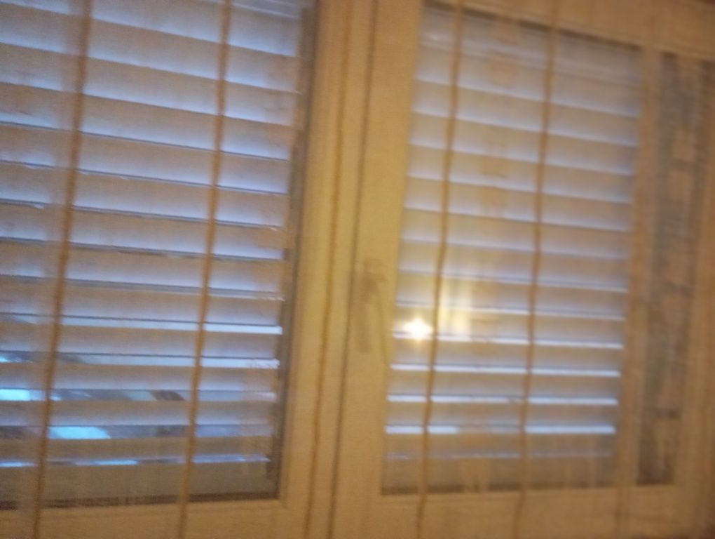 Duas cortinas tipo romanete